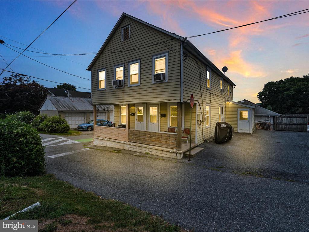 24 GLADYS ALLEY