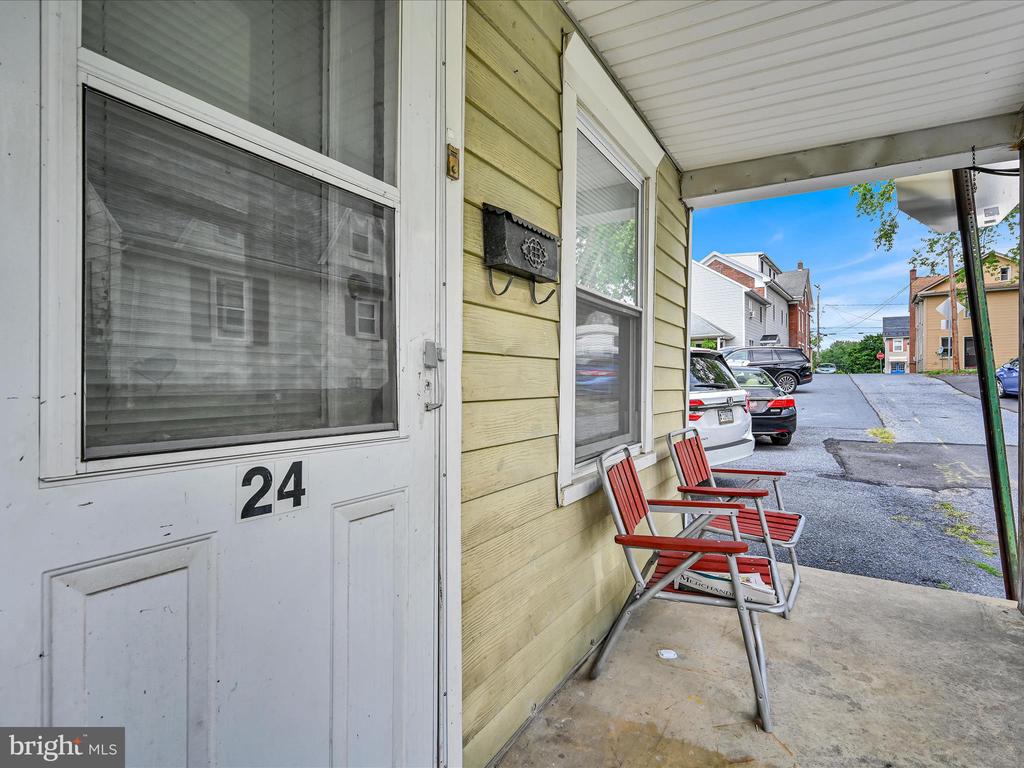 24 GLADYS ALLEY