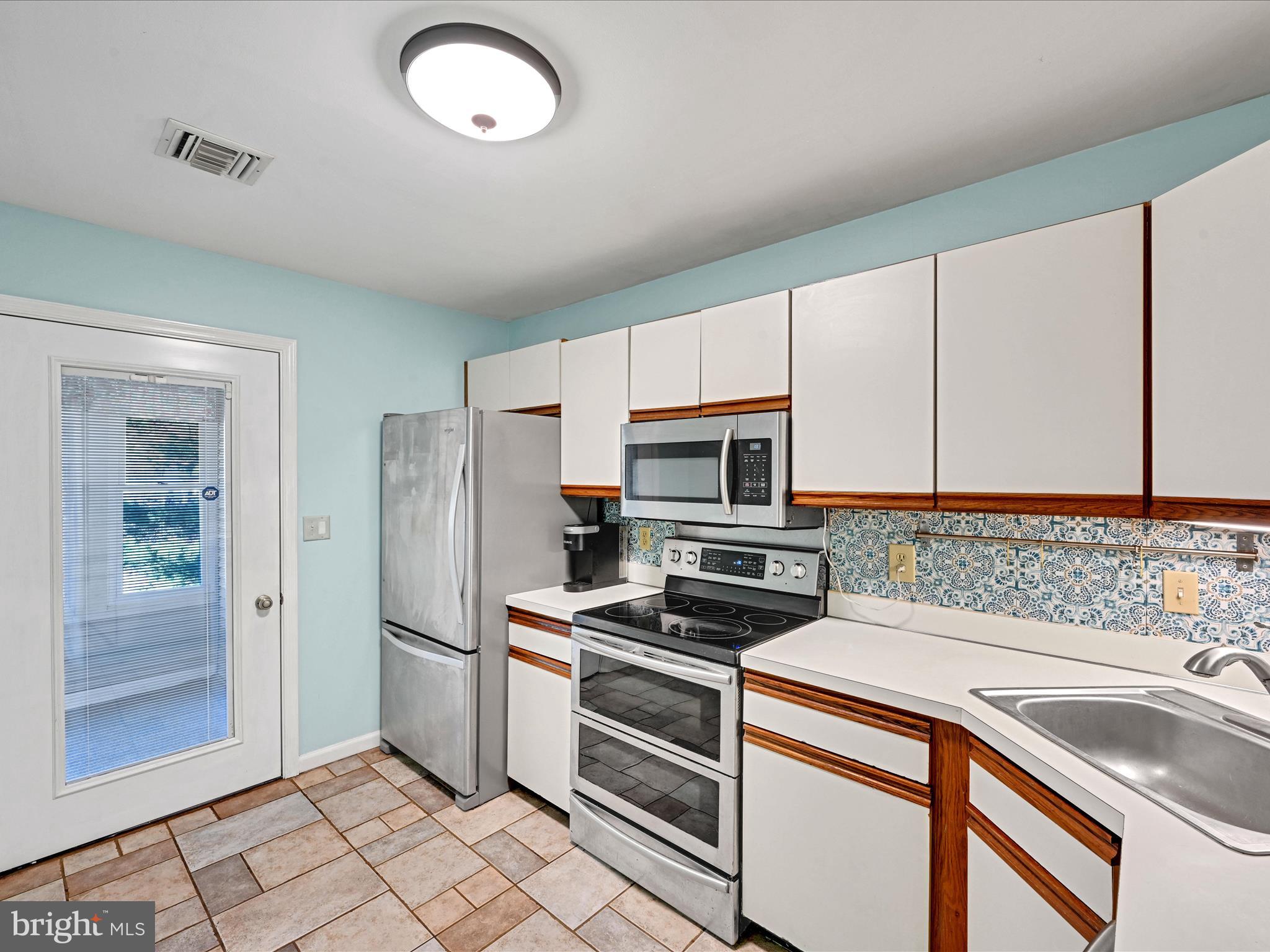 205 COUNTRY PLACE DRIVE