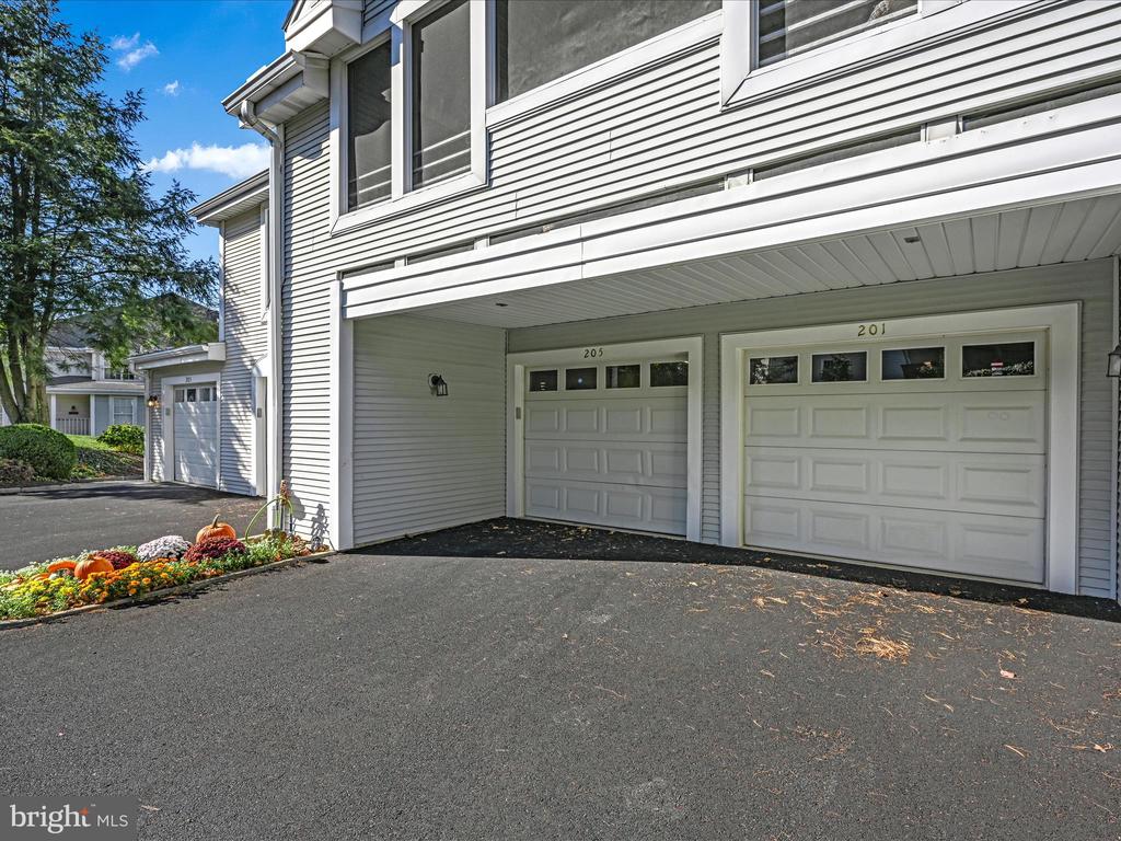 205 COUNTRY PLACE DRIVE