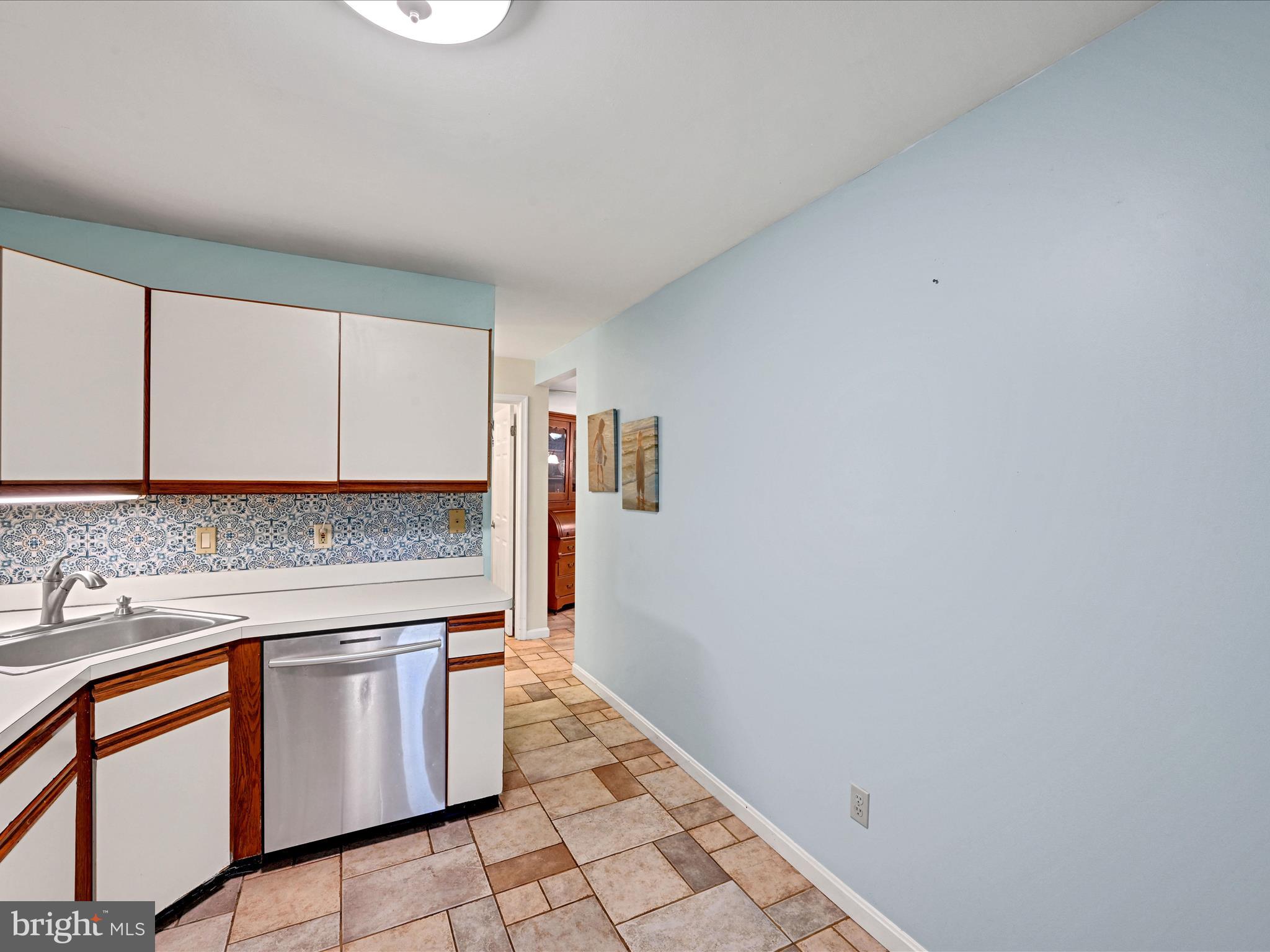 205 COUNTRY PLACE DRIVE