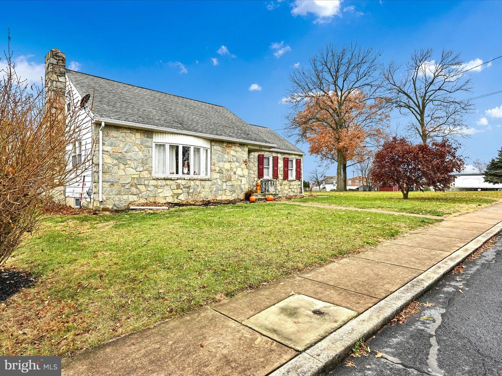 316 S RAILROAD AVENUE