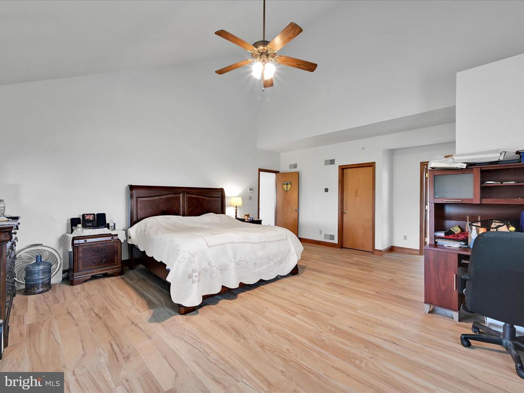 1802 MANSION LANE