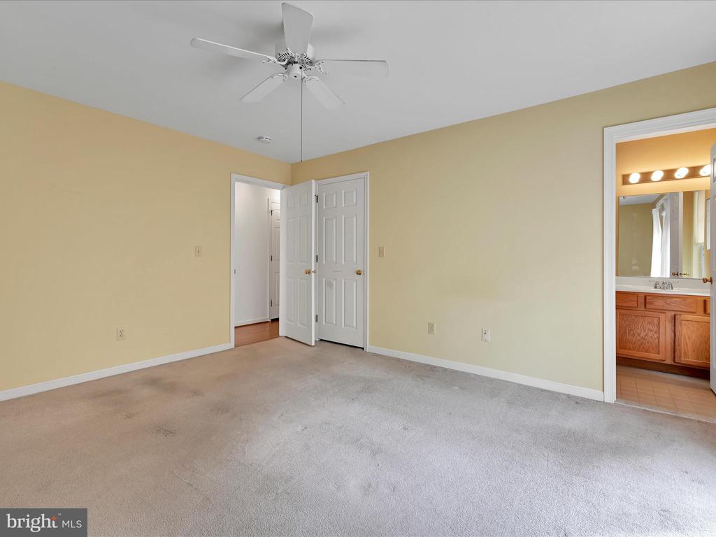 301 COUNTRY PLACE DRIVE