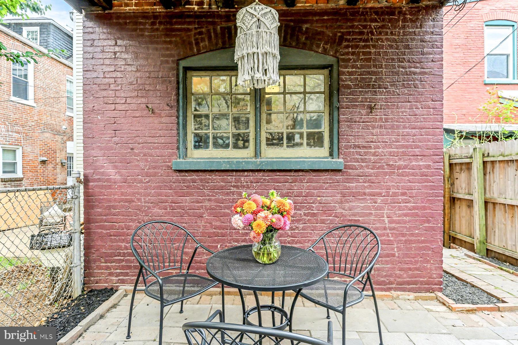 16 W LIBERTY STREET