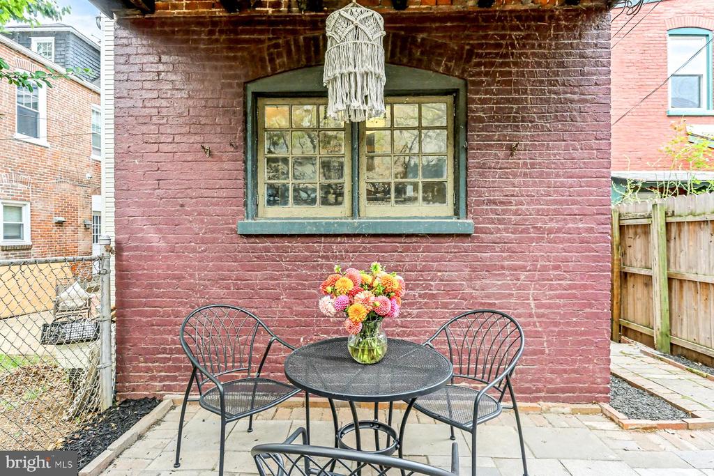 16 W LIBERTY STREET