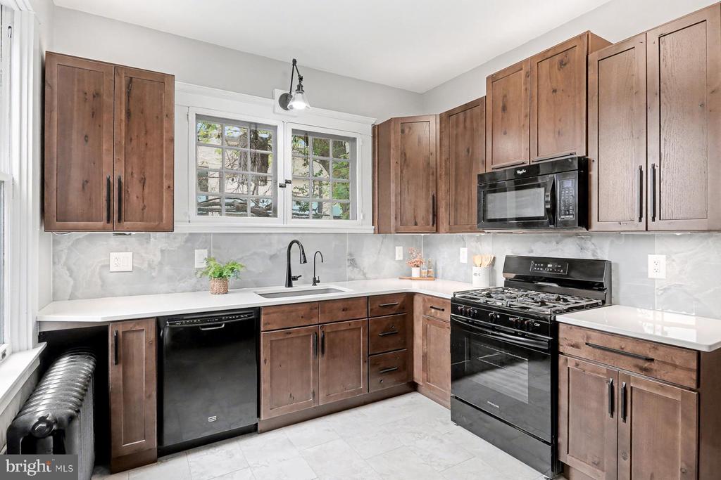 16 W LIBERTY STREET