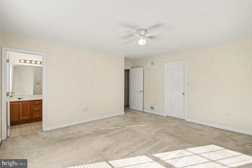 3954 LAUREL RUN