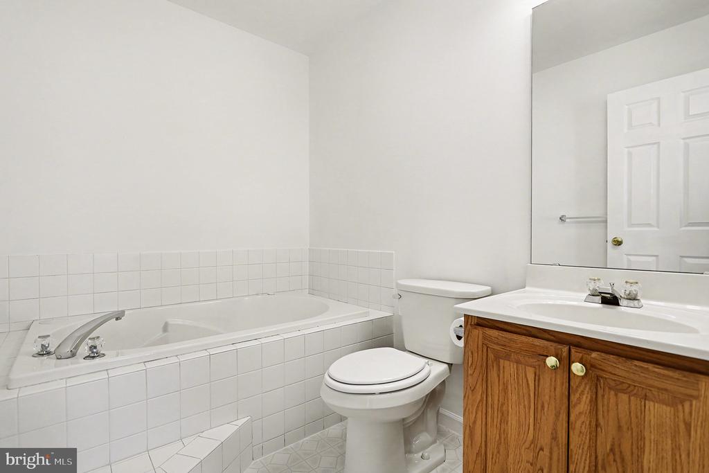 3954 LAUREL RUN