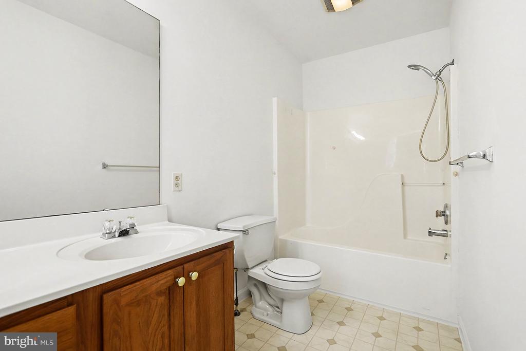 3954 LAUREL RUN