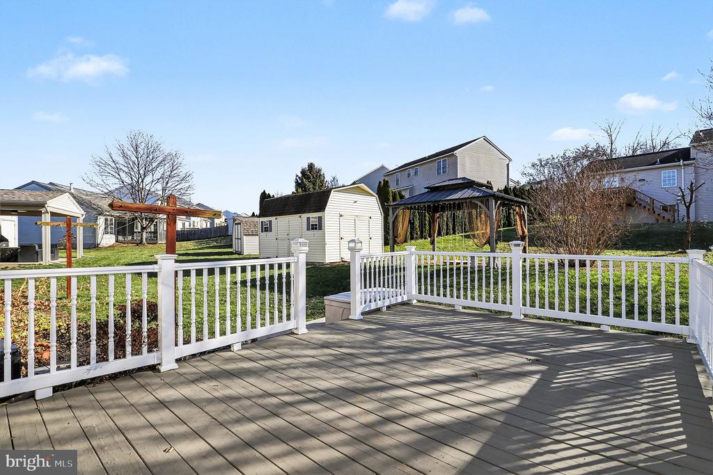 3954 LAUREL RUN