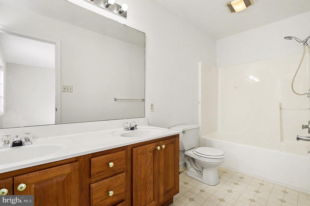 3954 LAUREL RUN