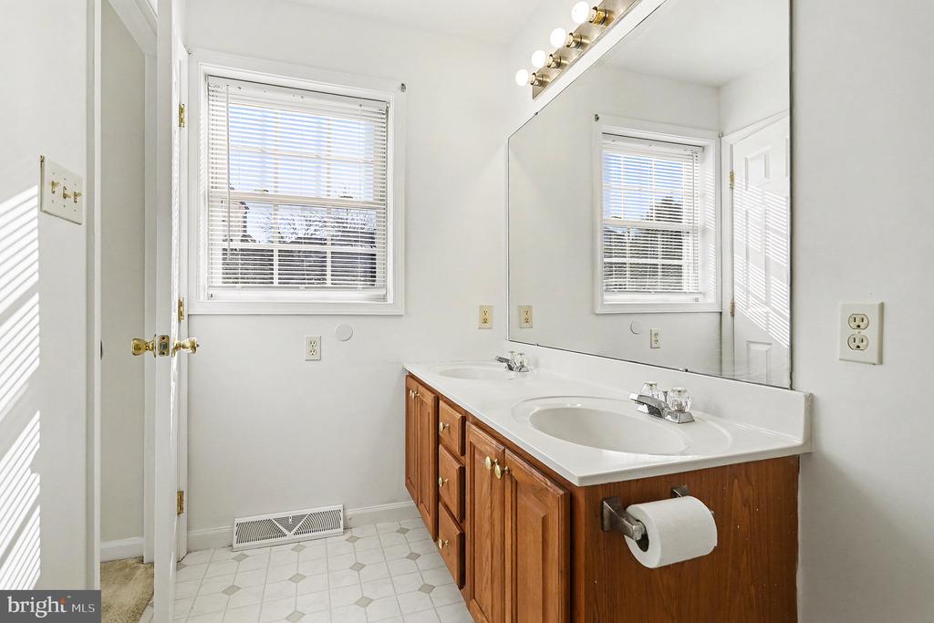 3954 LAUREL RUN