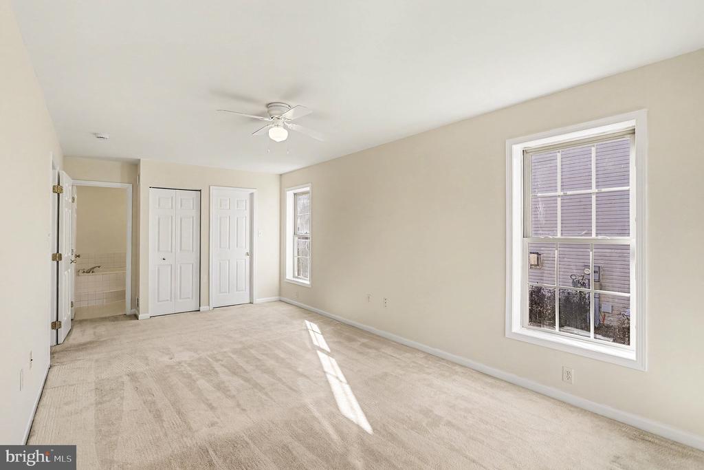 3954 LAUREL RUN