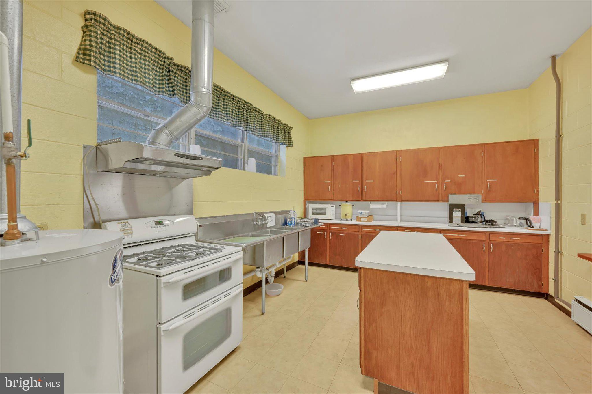 100 NEW HAVEN STREET 8