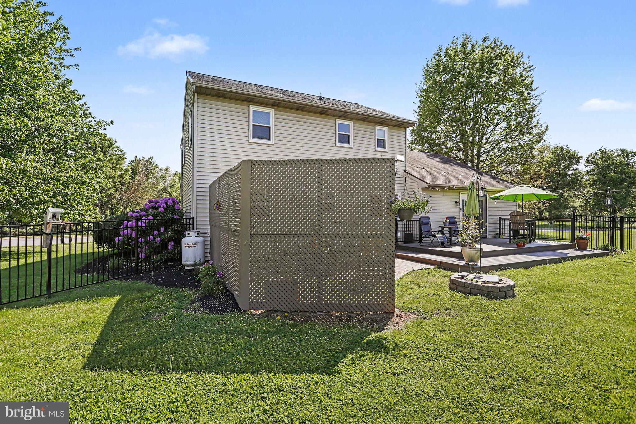 228 CLIFF LANE