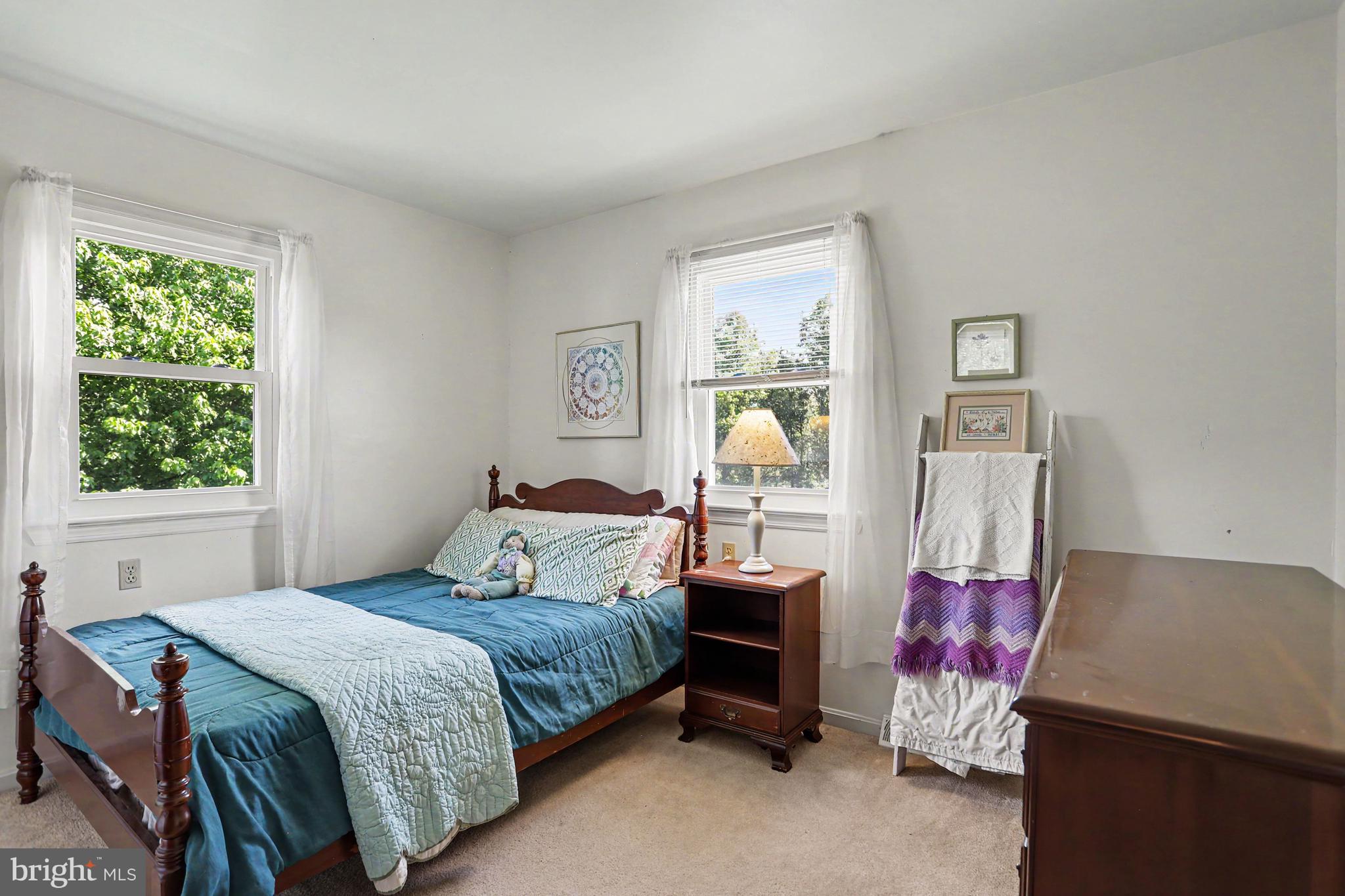 228 CLIFF LANE