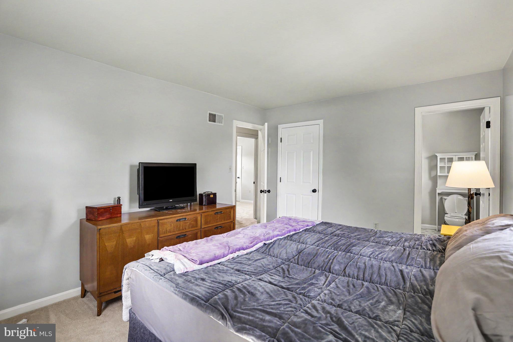 228 CLIFF LANE