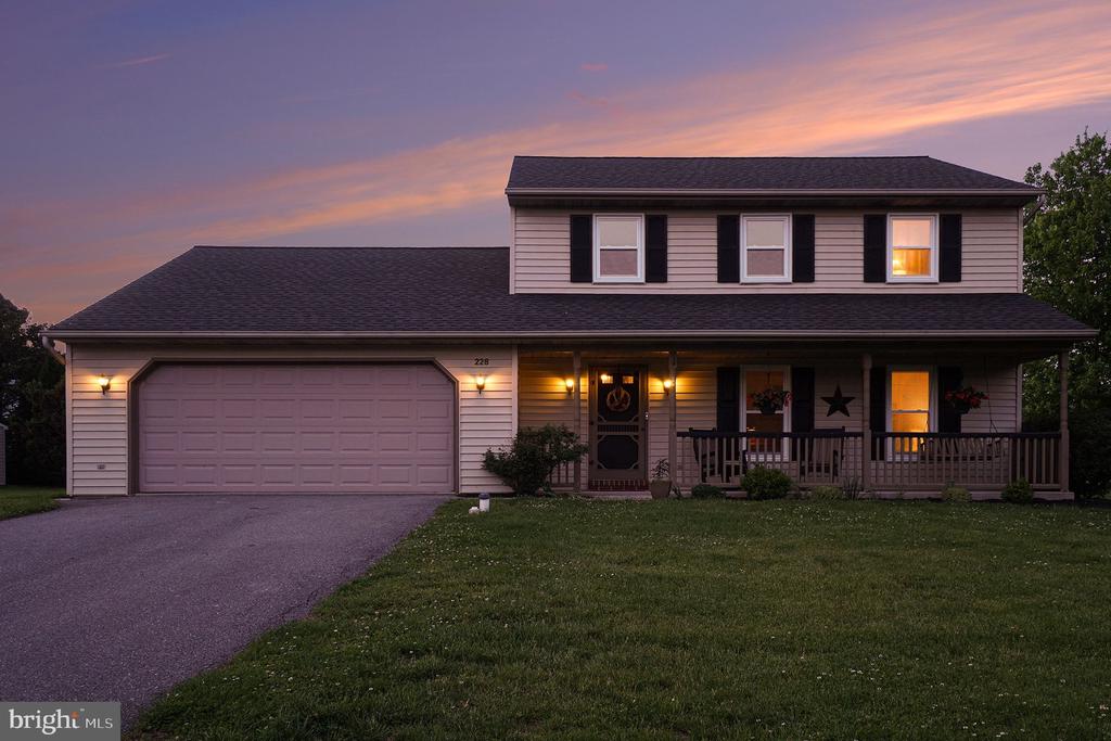 228 CLIFF LANE