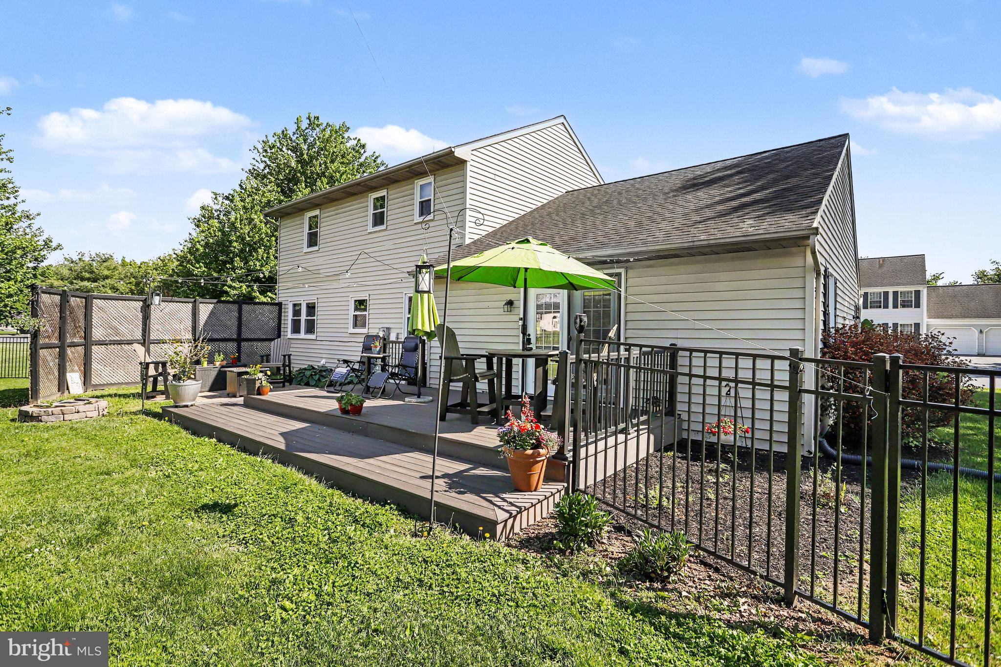 228 CLIFF LANE