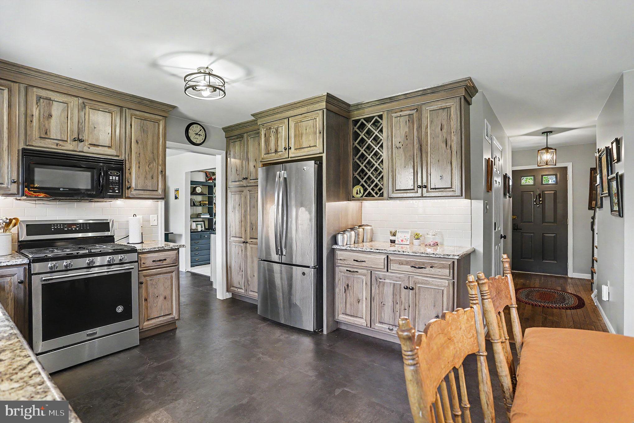 228 CLIFF LANE