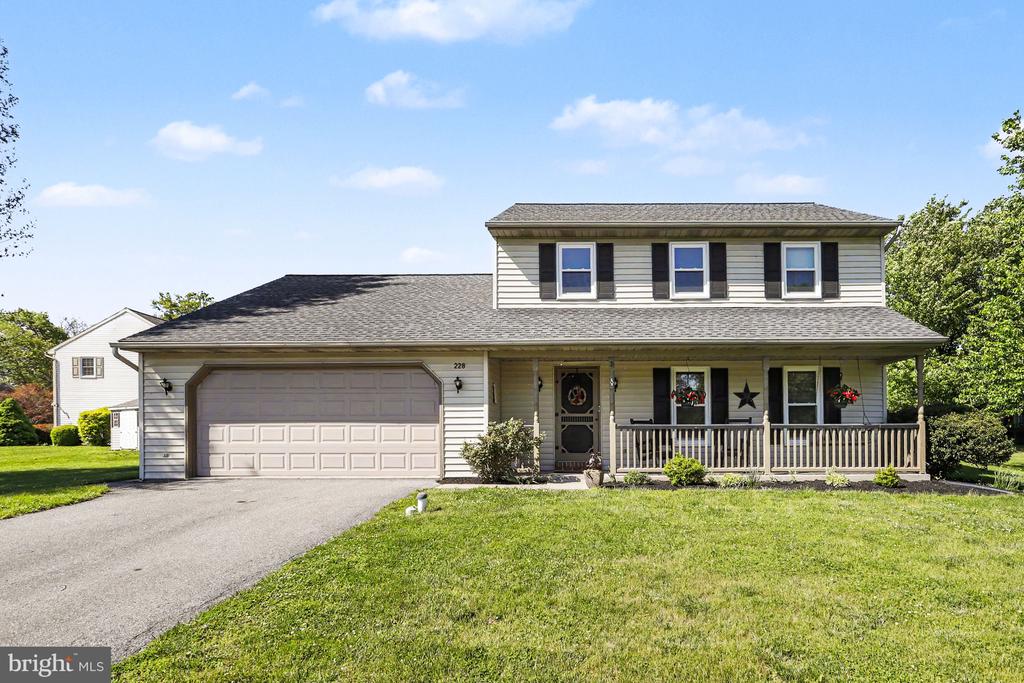 228 CLIFF LANE