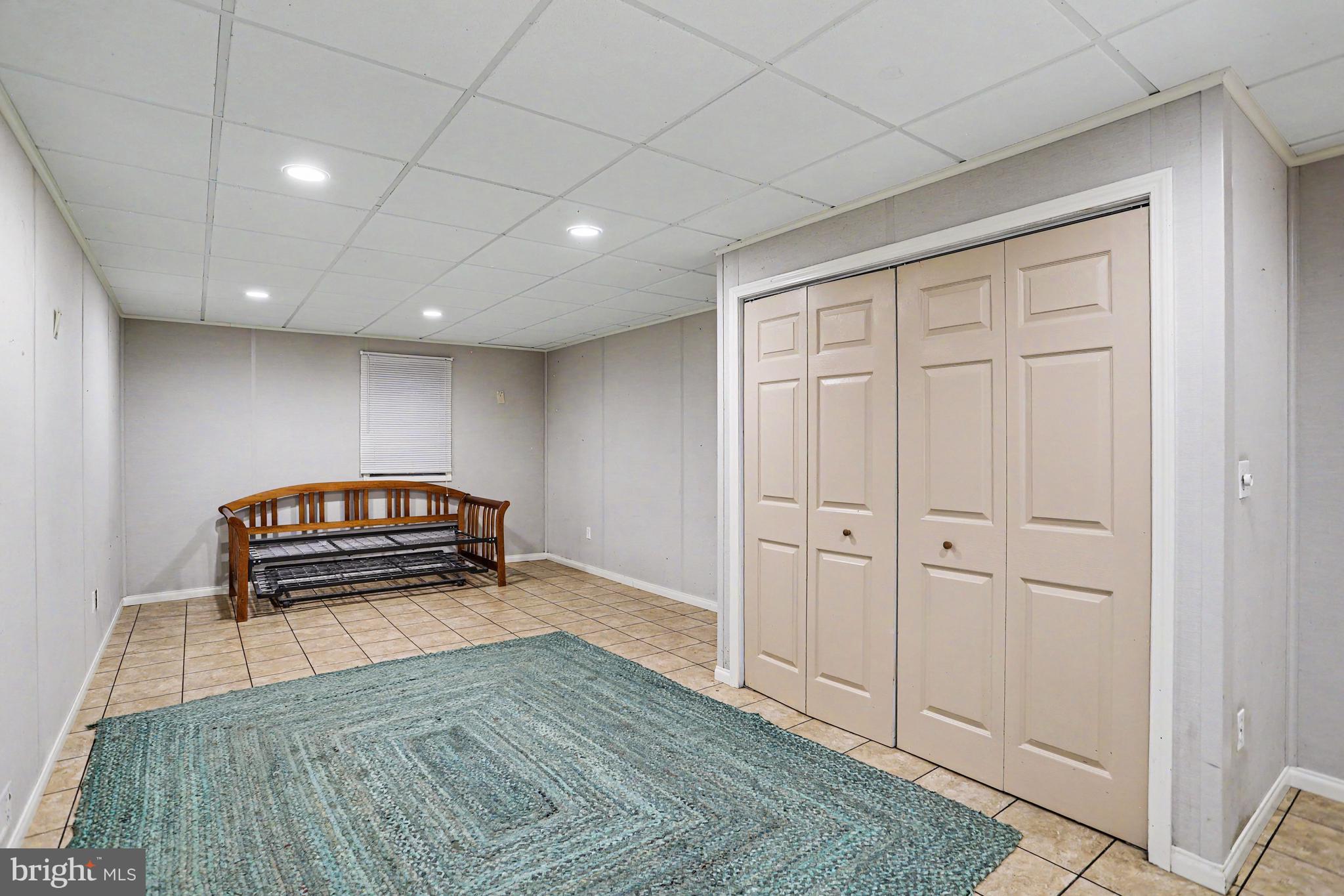 228 CLIFF LANE