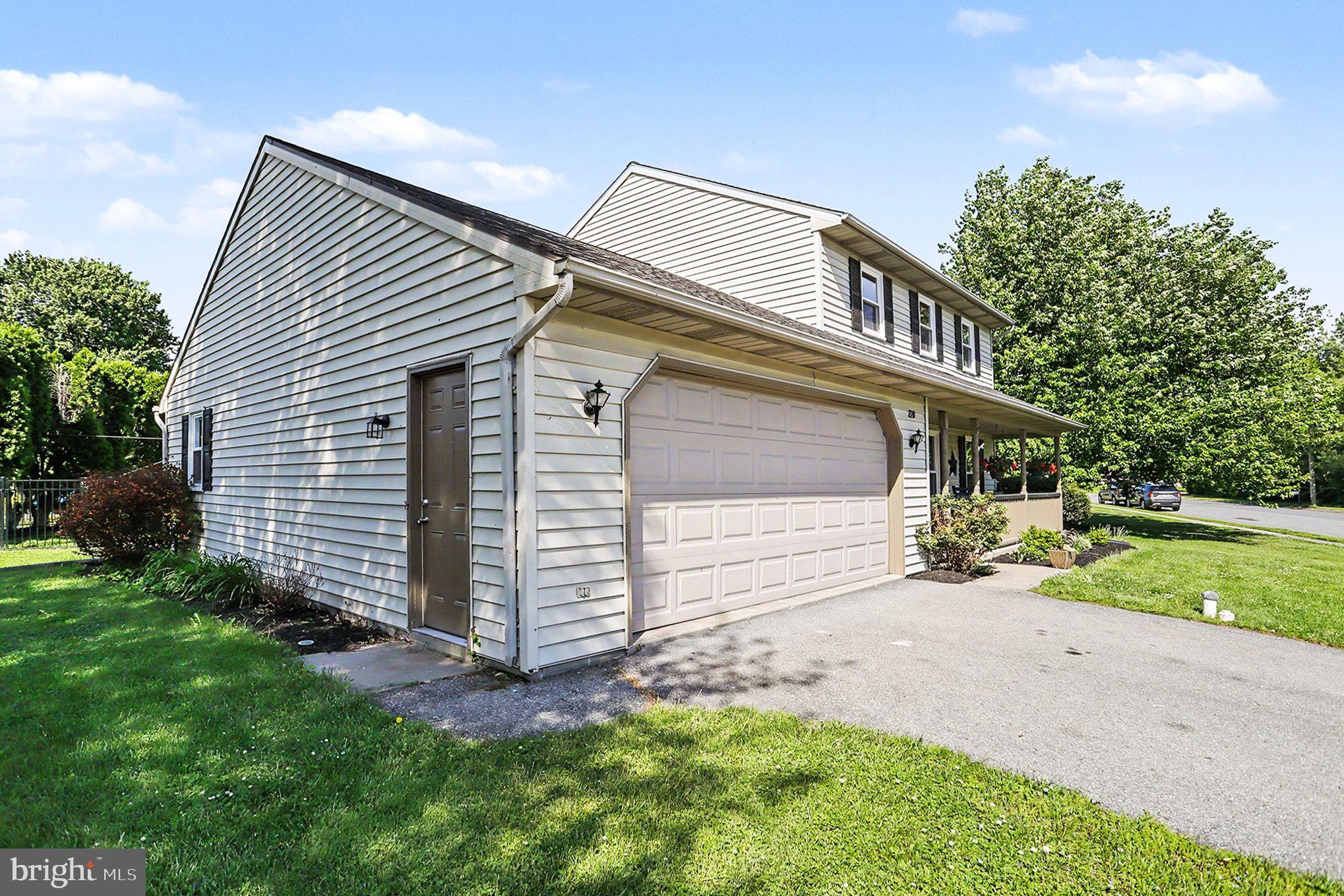 228 CLIFF LANE