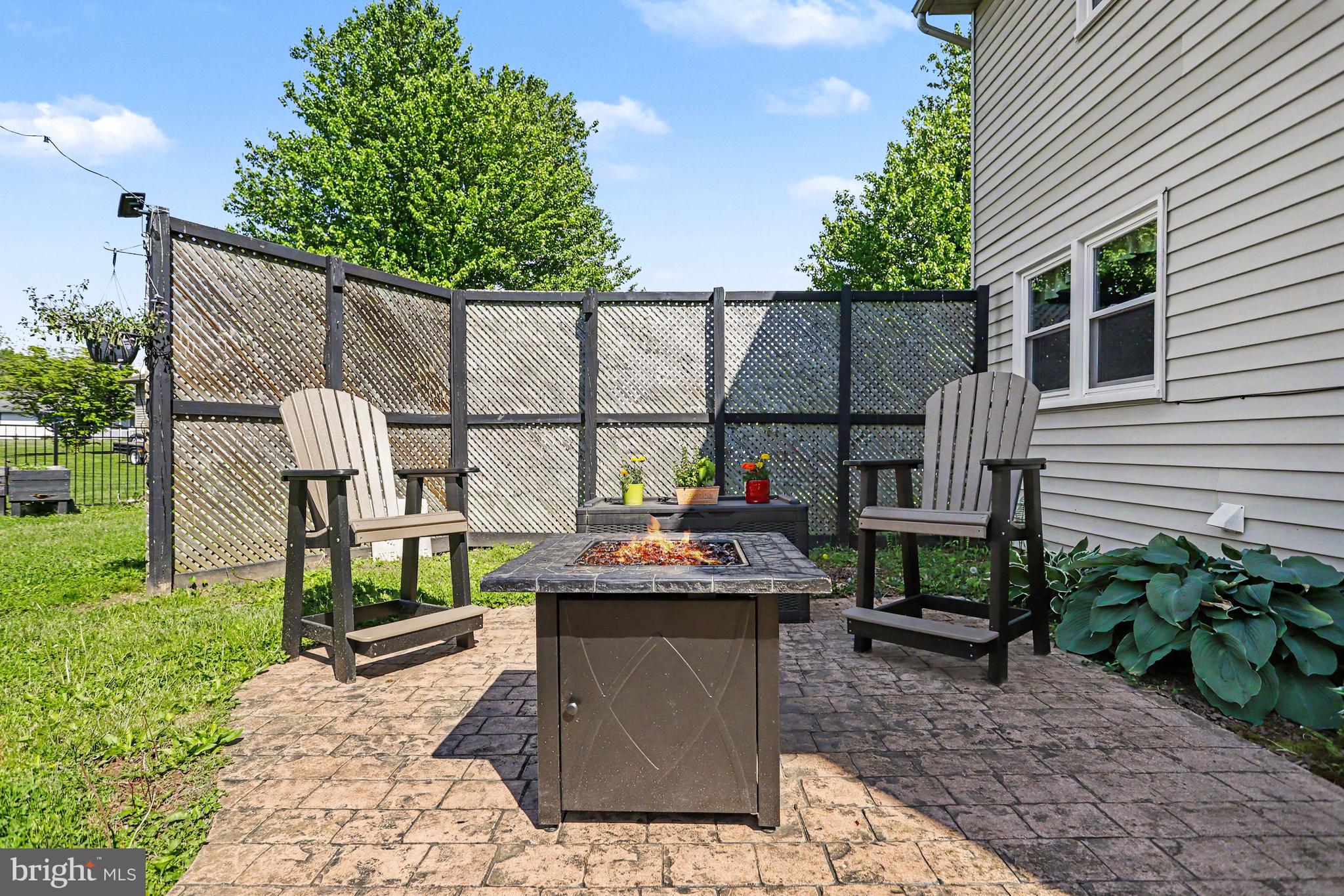 228 CLIFF LANE