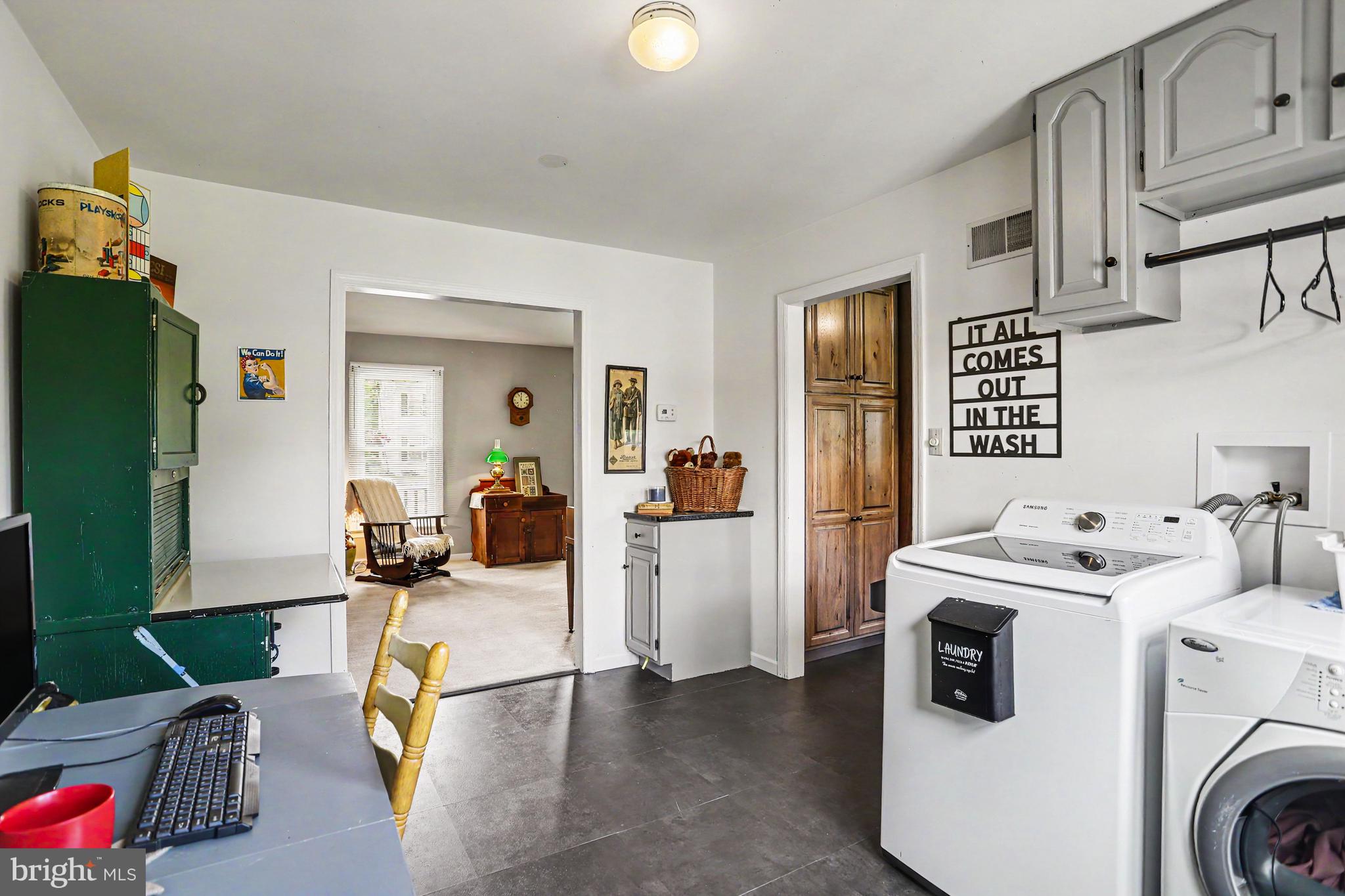 228 CLIFF LANE