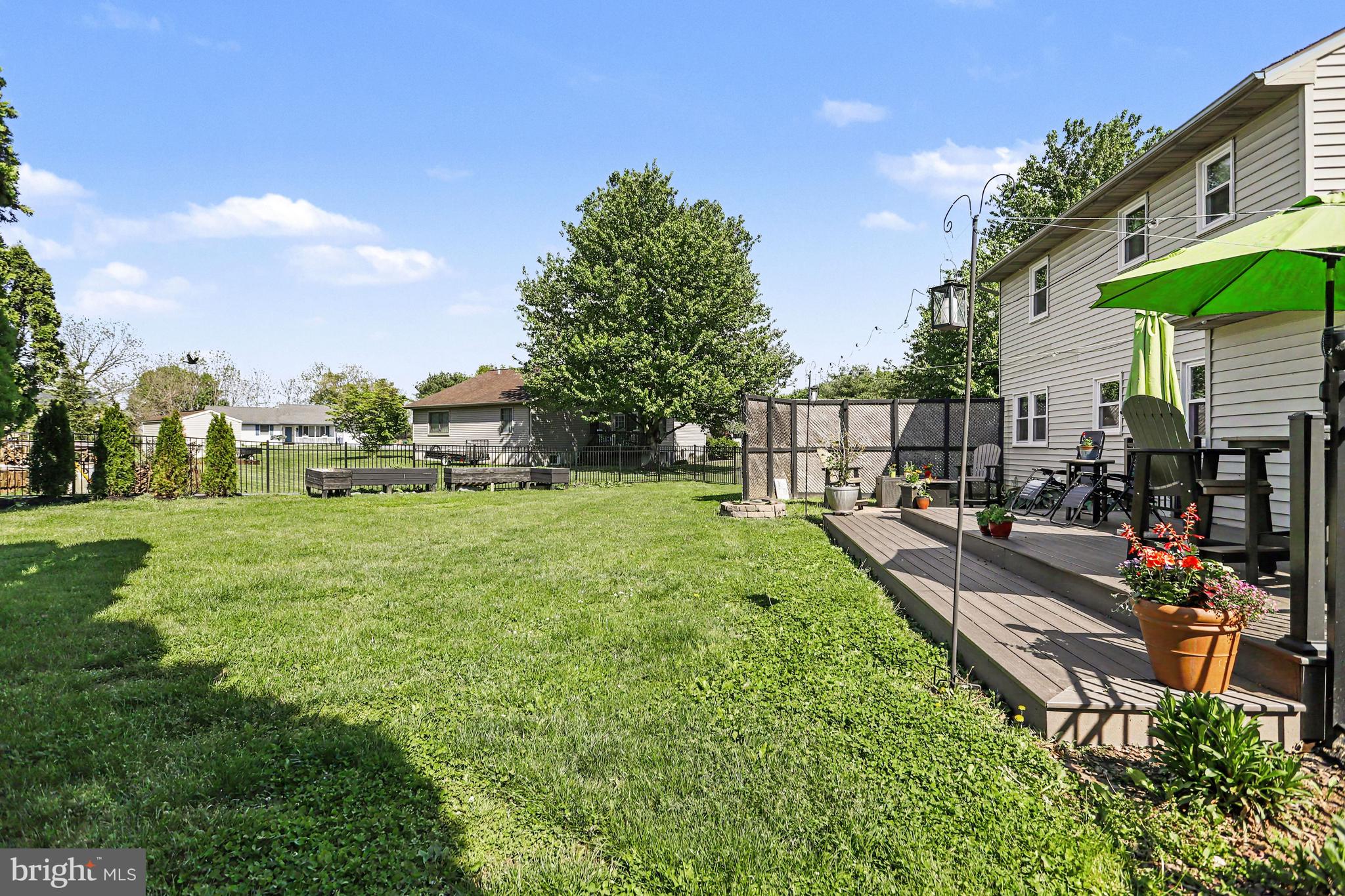 228 CLIFF LANE