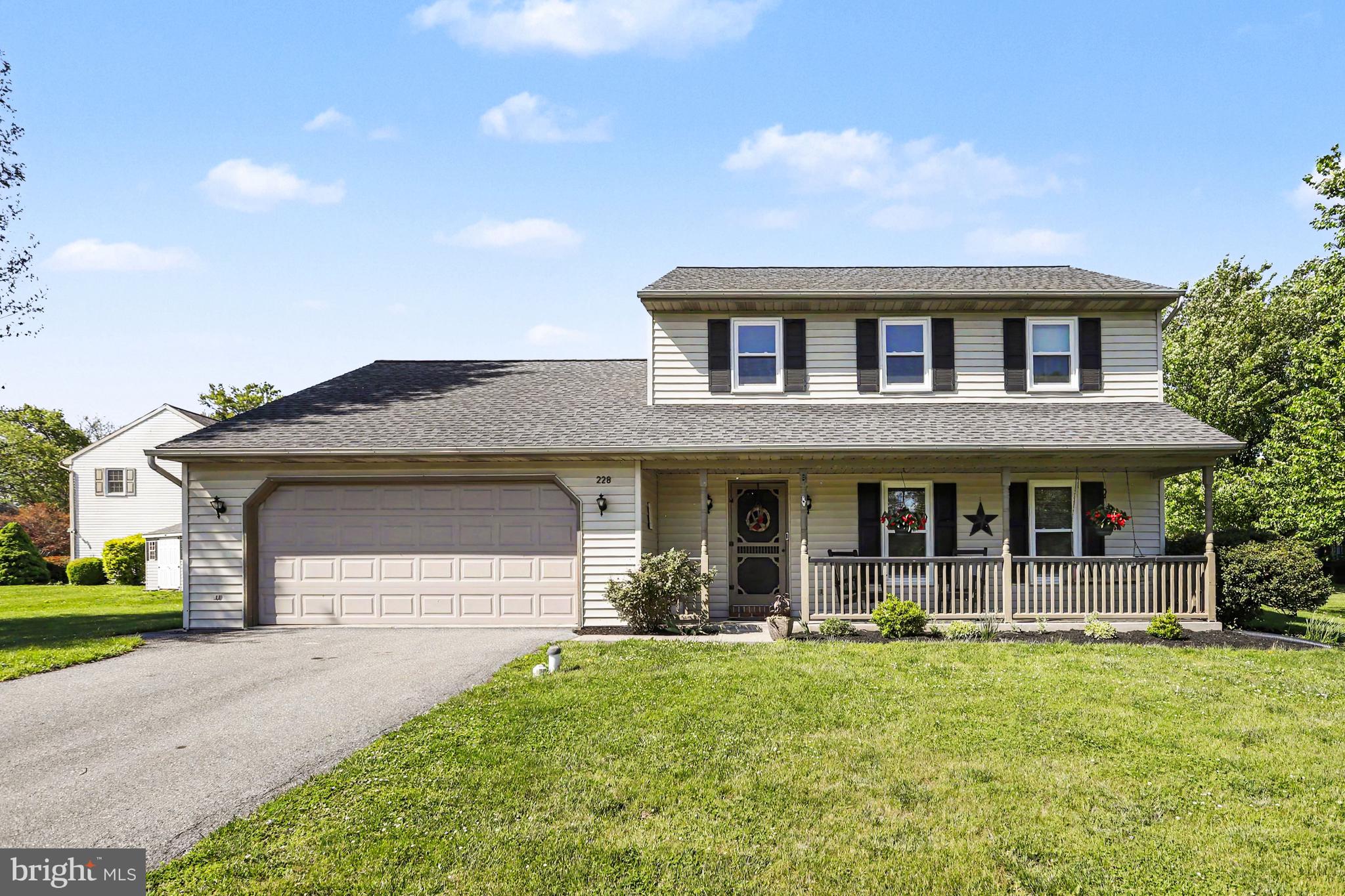 228 CLIFF LANE