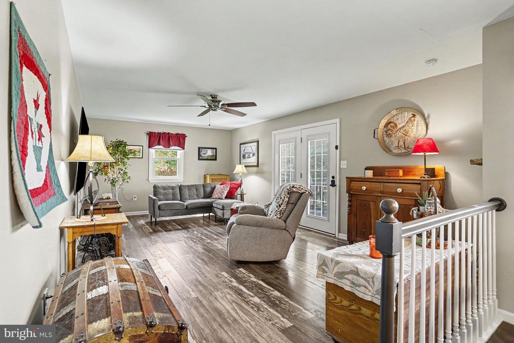 228 CLIFF LANE