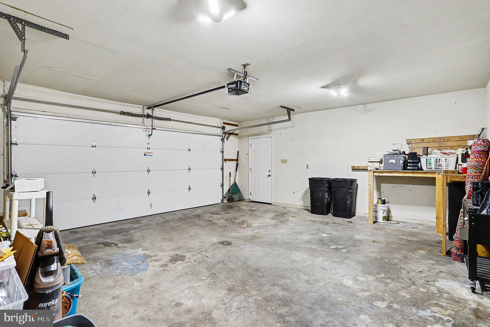 228 CLIFF LANE