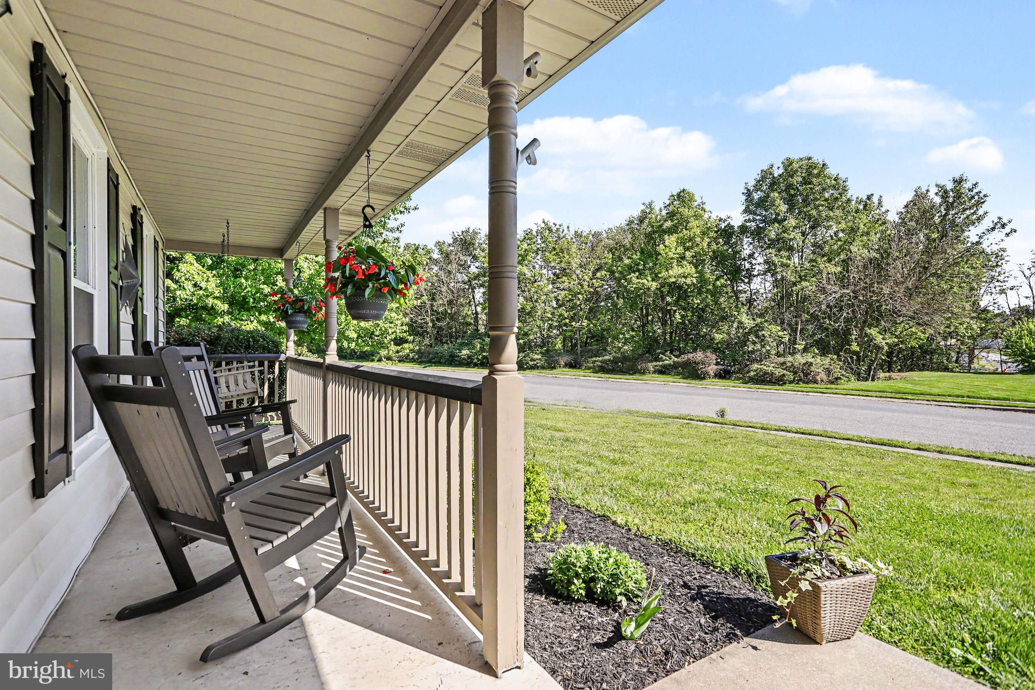228 CLIFF LANE