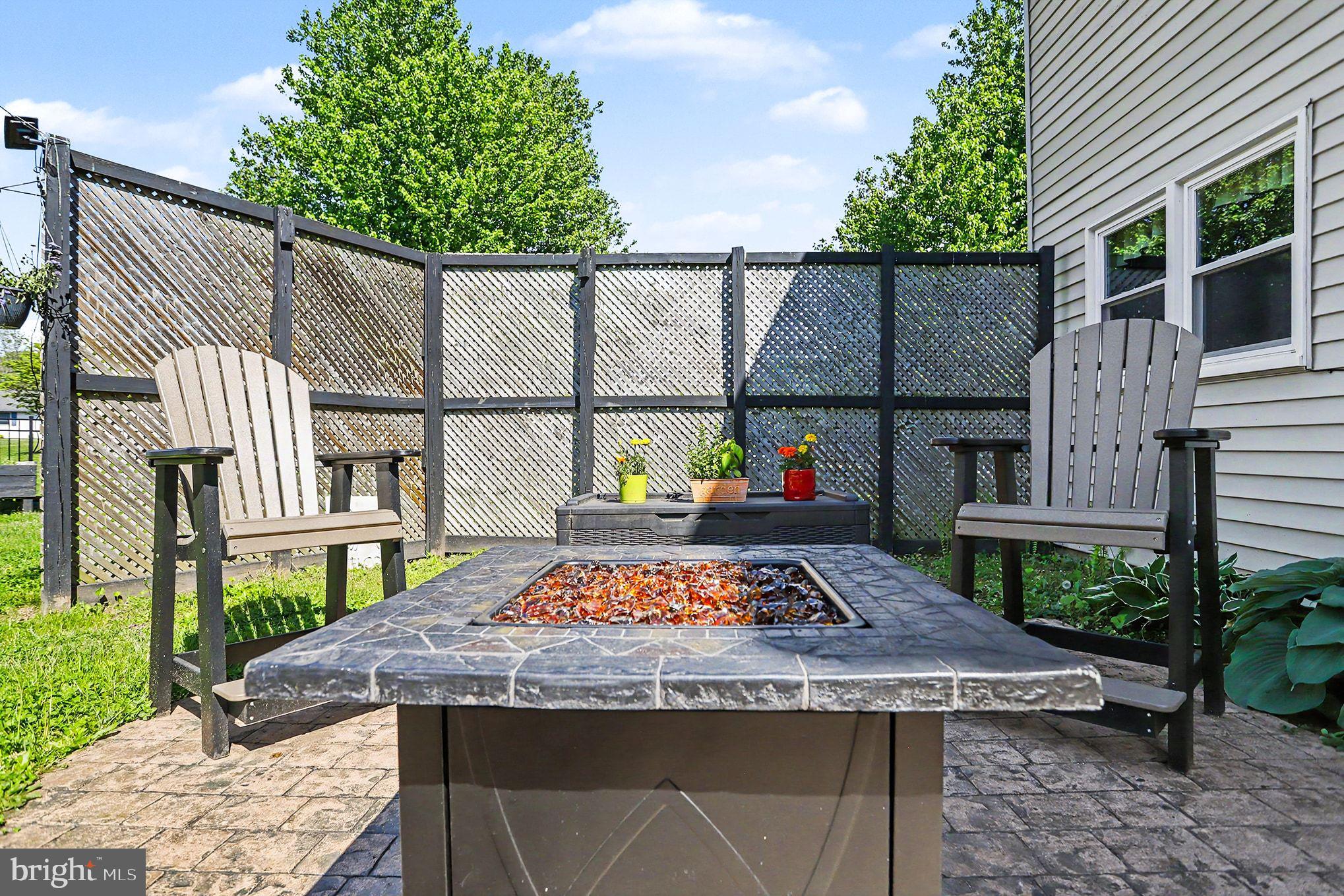 228 CLIFF LANE
