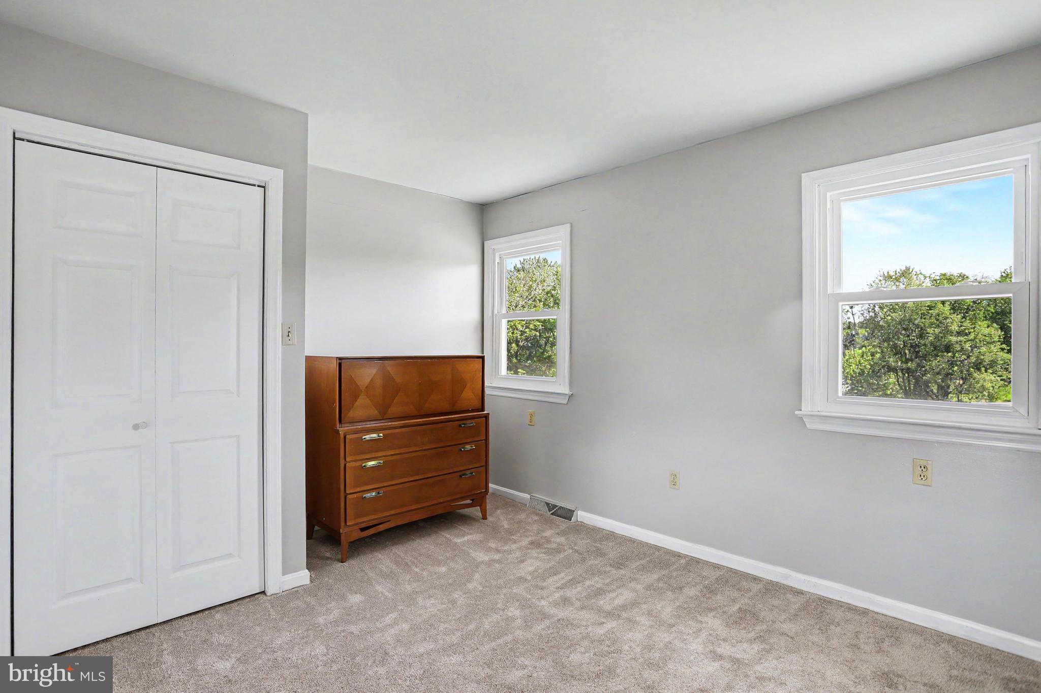 228 CLIFF LANE