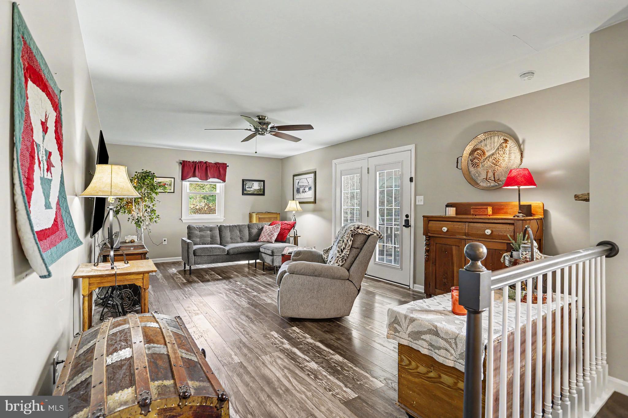 228 CLIFF LANE