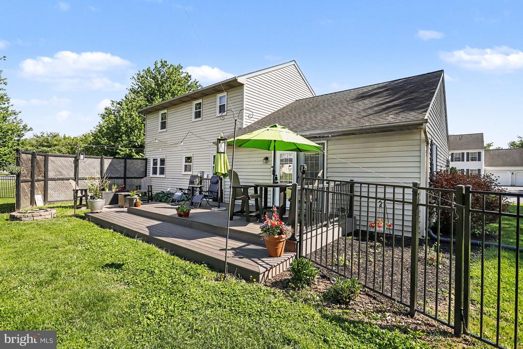228 CLIFF LANE