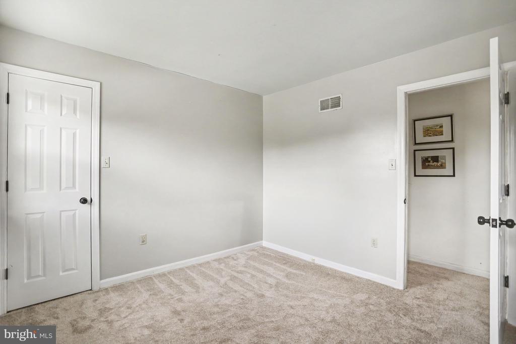 228 CLIFF LANE