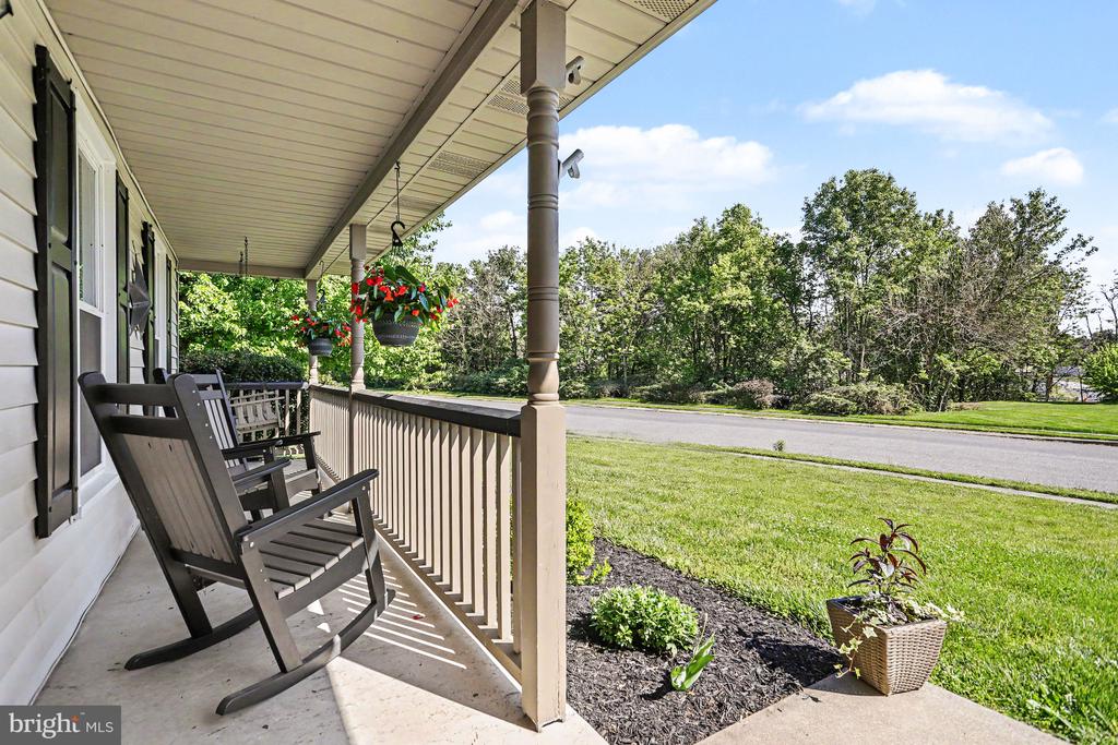 228 CLIFF LANE