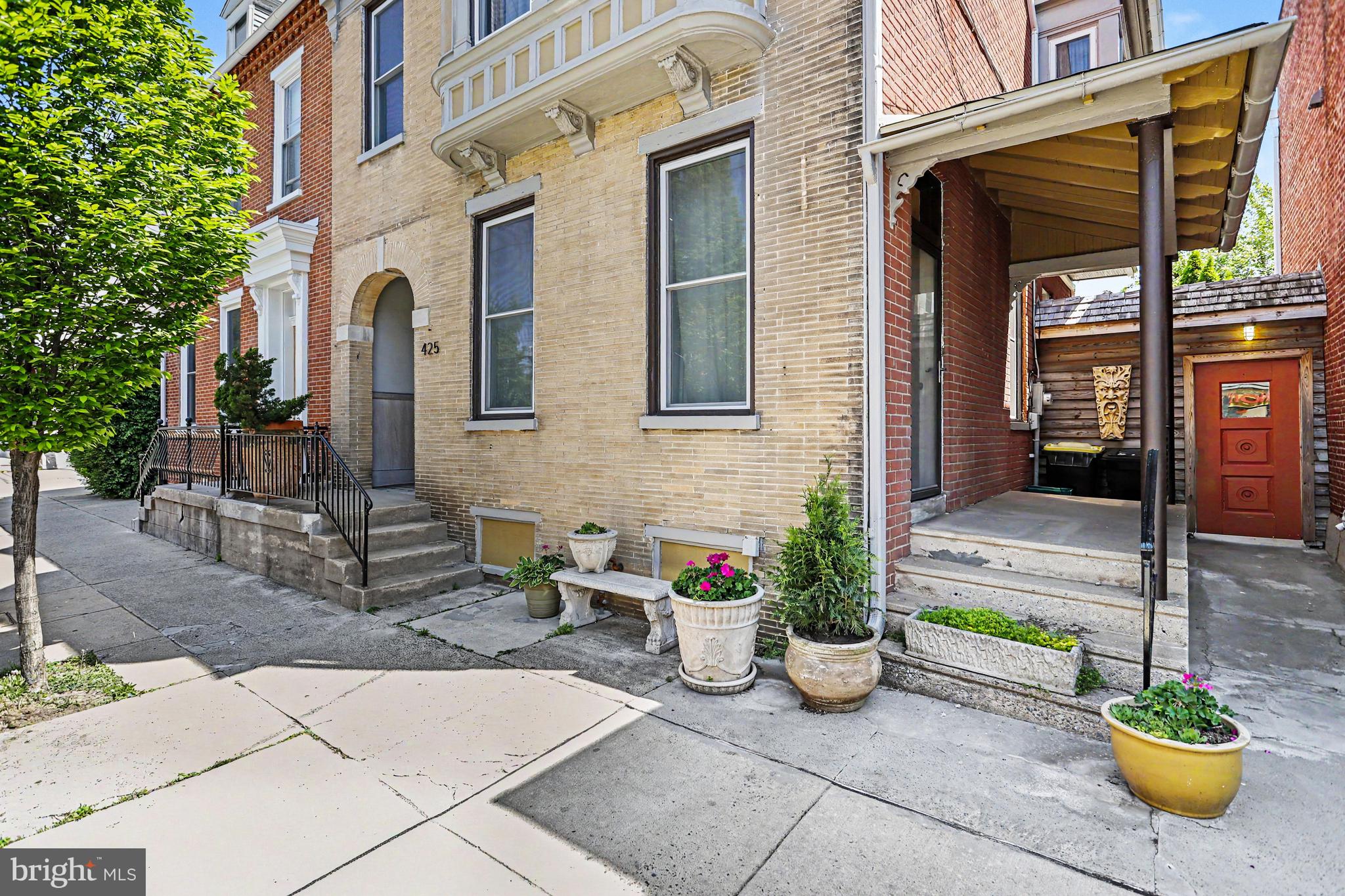 425 N QUEEN STREET