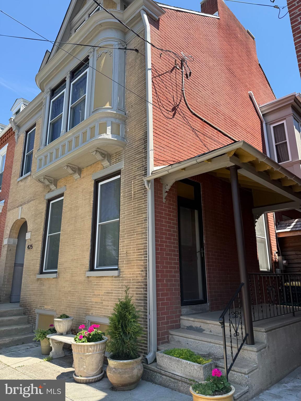 425 N QUEEN STREET