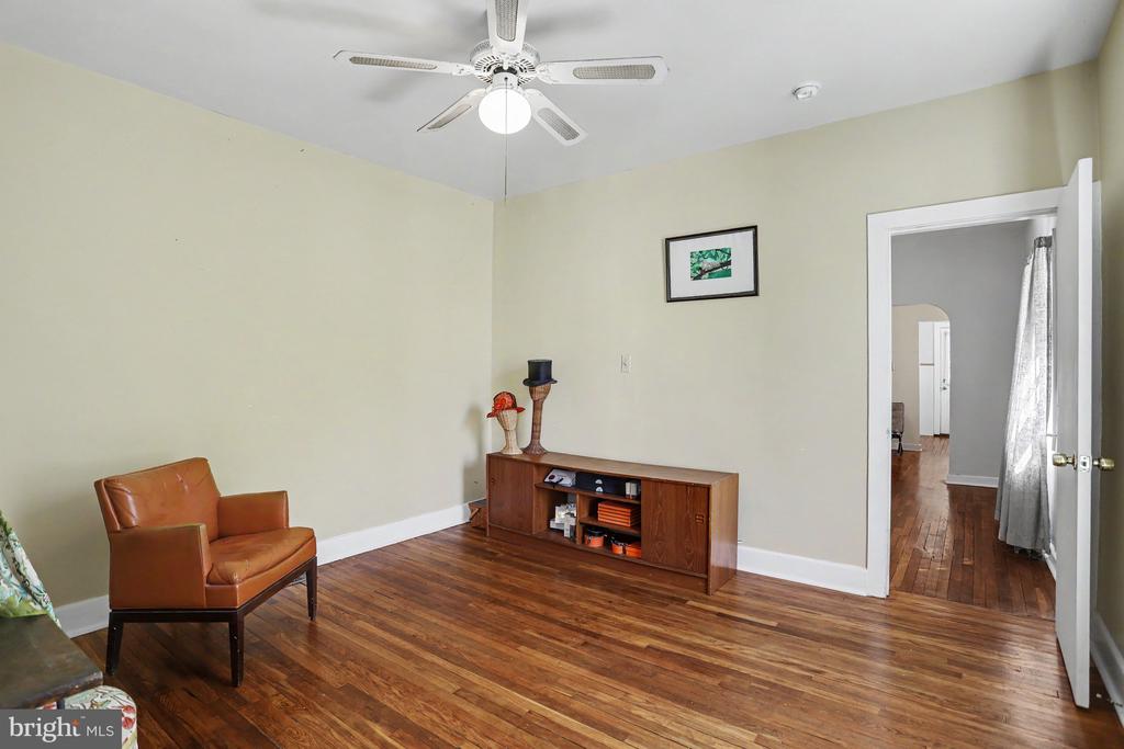 425 N QUEEN STREET