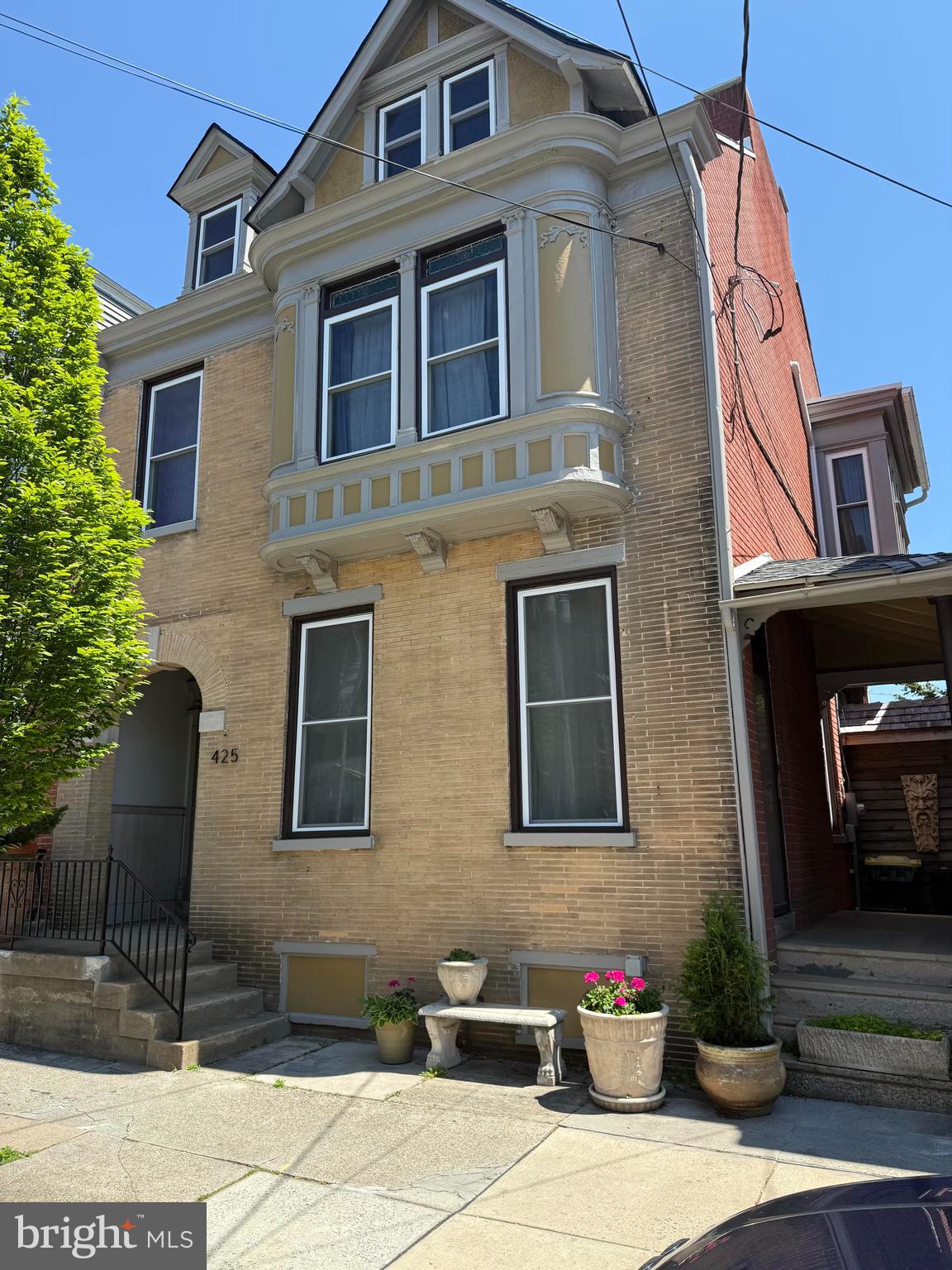 425 N QUEEN STREET