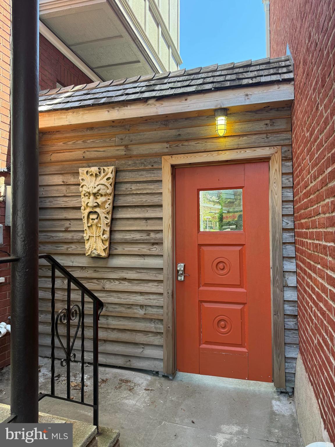 425 N QUEEN STREET