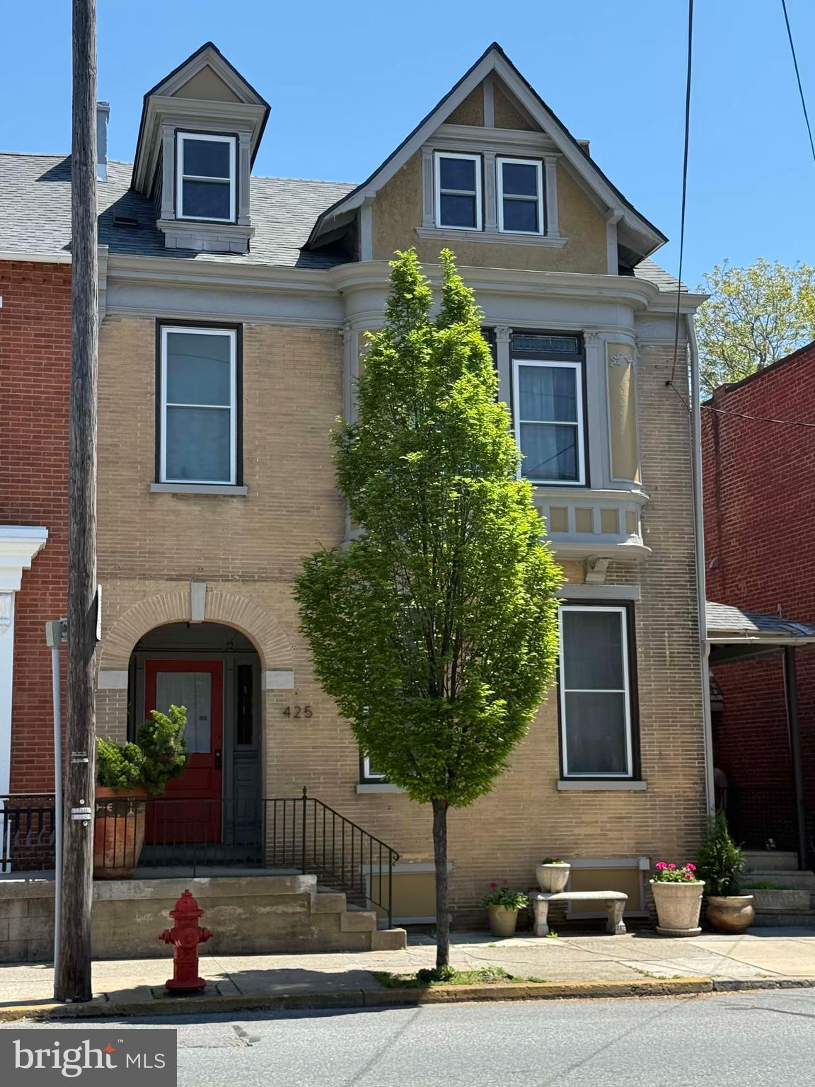 425 N QUEEN STREET
