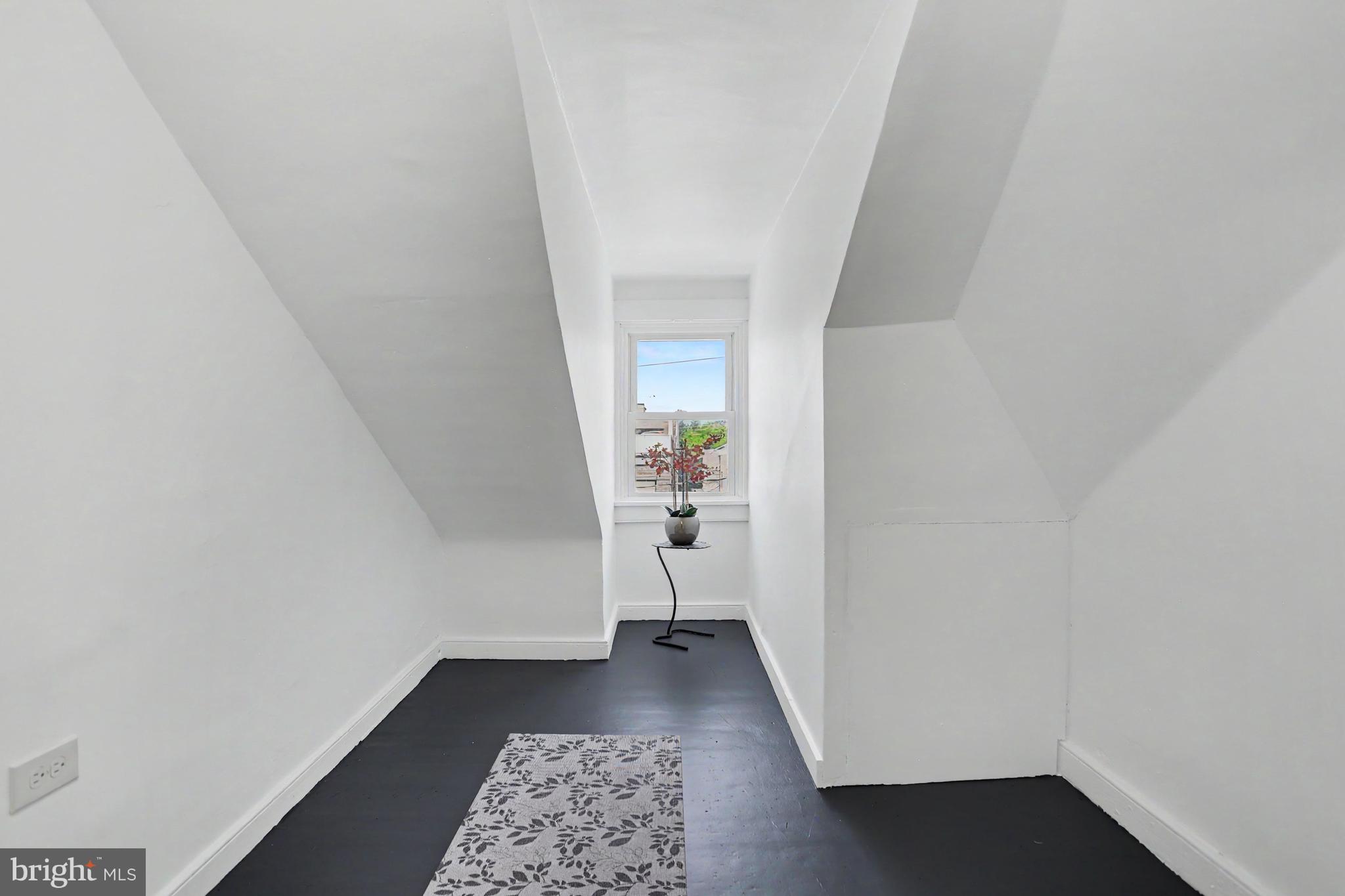 425 N QUEEN STREET