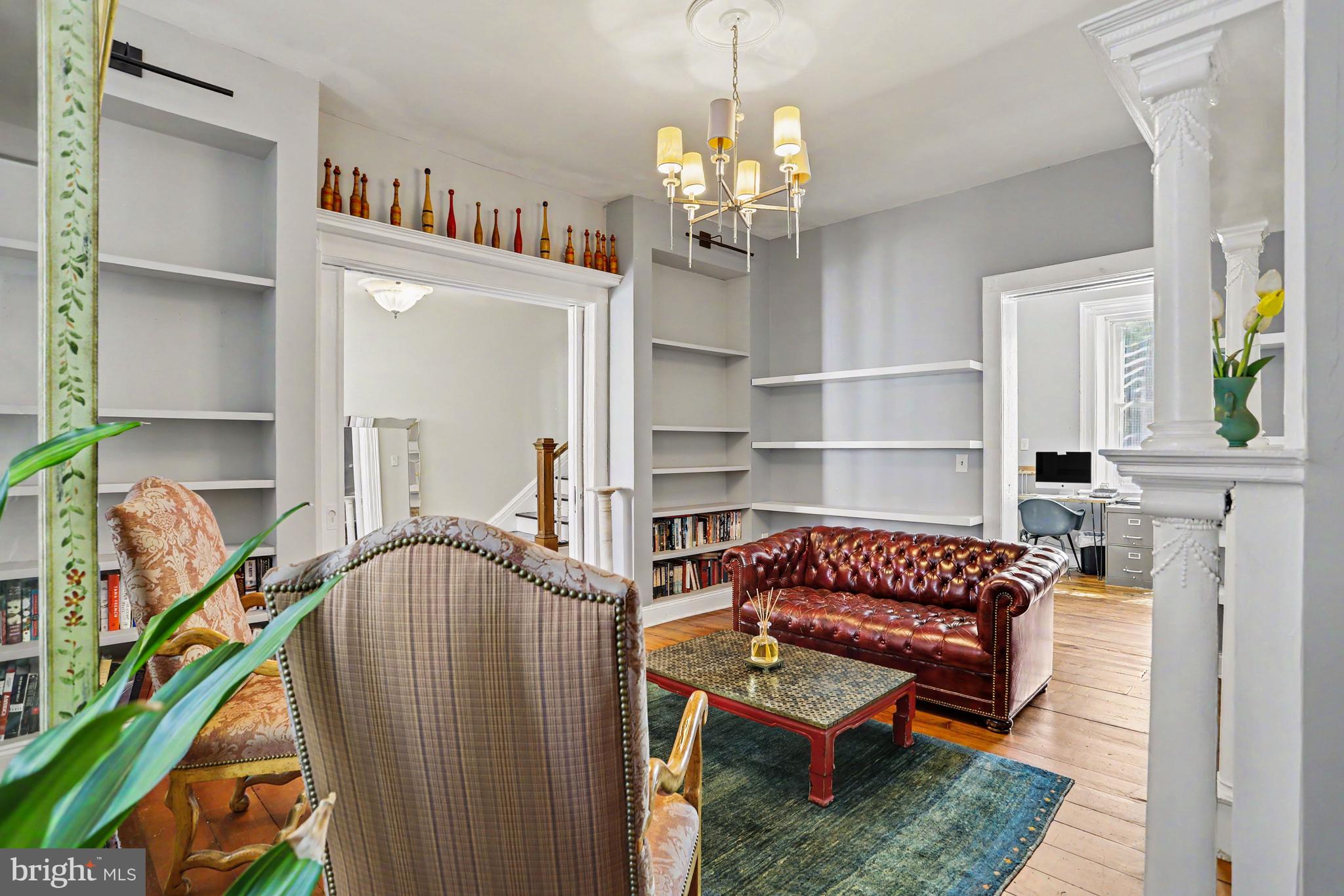 425 N QUEEN STREET