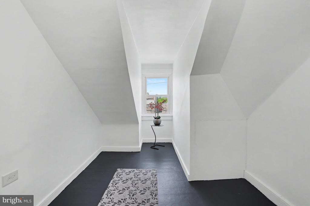 425 N QUEEN STREET